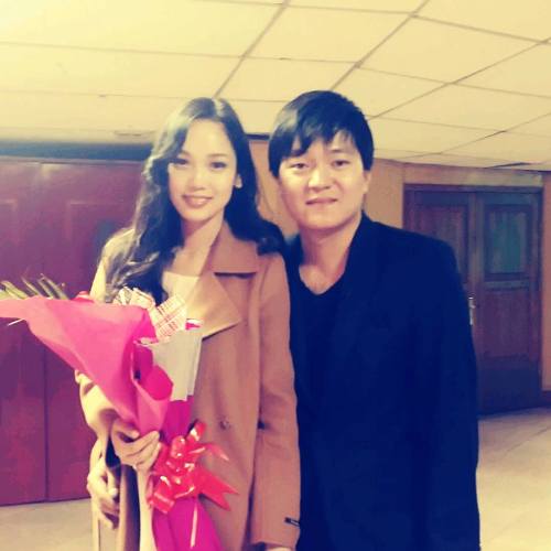 Б.Амархүү, О.Ариунзул хоёрын халуухан үнсэлт